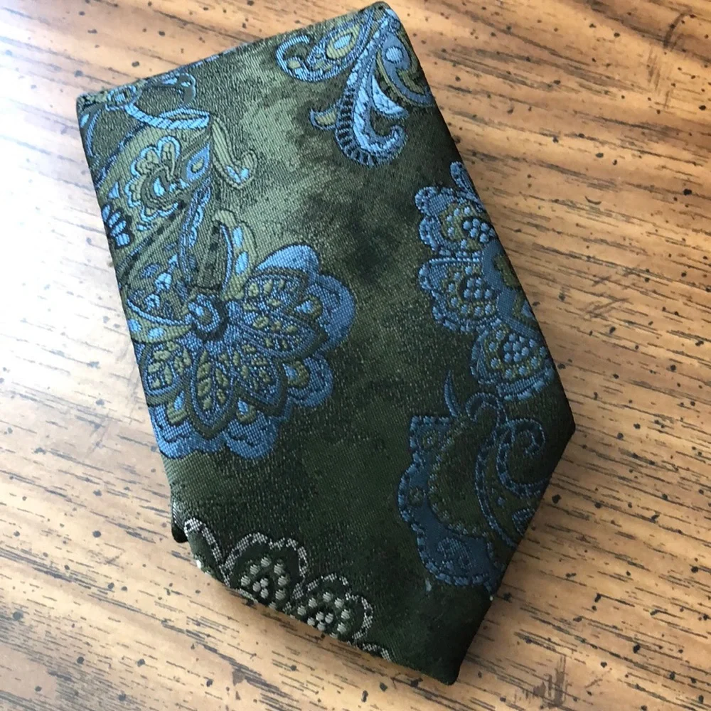 Oscar de la Renta Necktie - Picture 1 of 5